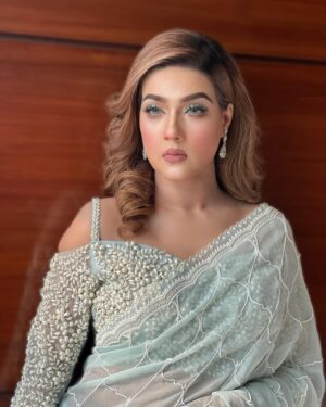Mahiya Mahi Instagram - সামনের মাসে আমায় একটা ঝুমকো কিনে দিয়ো ❤️