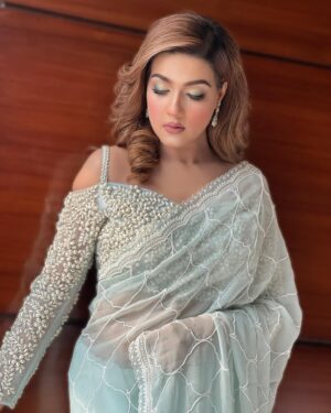 Mahiya Mahi Instagram - সামনের মাসে আমায় একটা ঝুমকো কিনে দিয়ো ❤️