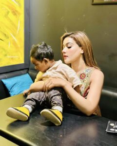 Mahiya Mahi Instagram - Laughing with my son heals my soul. 💙