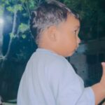 Mahiya Mahi Instagram - আলহামদুলিল্লাহ আজকে প্রথমবার আমার জান কলিজা ২০ সেকেন্ড একা একা দাঁড়িয়ে ছিলো । আল্লাহ গো আল্লাহ কিযে সুন্দর দৃশ্য,,,,,আব্বা তুমি রোজ কতশত কর্মকাণ্ড করো , আমি হাসতে হাসতে মরে যাই , এই যে এখন তুমি চাঁদ দেখো আর আমি মুগ্ধ হয়ে তোমাকে দেখি পৃথিবীর সমস্ত প্রেম ভালোবাসা দুঃখ কষ্ট এই মুগ্ধতার কাছে হার মেনে যায় ❤️🤲