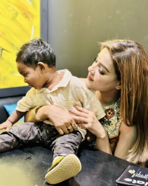 Mahiya Mahi Instagram - Laughing with my son heals my soul. 💙