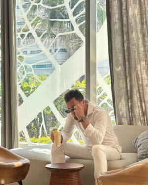 Mahmoud Hegazy Instagram - وكآن من حقي أحضنك 🤗