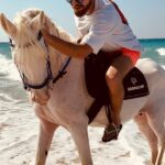 Mahmoud Hegazy Instagram - 🌊🐎#amazing #vibes 🩳🌞 @ammarhossam 🫶 @saddleupegy 🐴