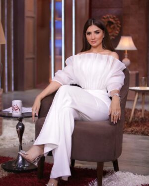 Mai Omar Instagram - أمس في برنامج الحكايه مع الإعلامي الكبير أ/عمرو أديب علي  @mbcmasrtv @elhekayashow

Stylist @islam.mitwally 
Wearing @miojofficial 
Makeup @dinaragheb 
Hair @ahmed__mounir 
Photographer @mohanadhamdy_ph