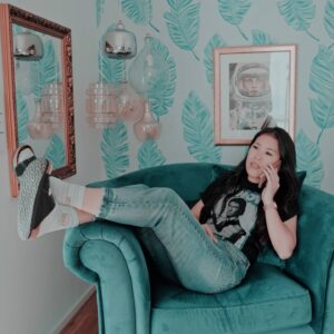 Mai Thi Nguyen-Kim Instagram - "Bitte was sagen Sie da? Wer schon einmal Geld für Demeter ausgegeben hat, sollte heute MAITHINK X schauen? ... achso *NICHT* MAITHINK X schauen??" 🤔

📺 22:15 ZDFNeo
💻 oder ab jetzt in der ZDF Mediathek

#MAITHINKX
@maithinkx @zdfneo @zdfmediathek 

📸 Foto von @dechangeman aus #getinside (Folge 2)