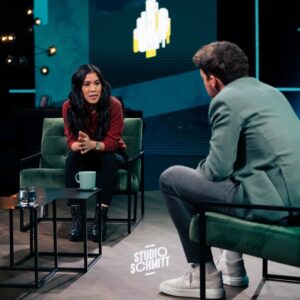 Mai Thi Nguyen-Kim Instagram - Ich war bei @studioschmitt und hab mit @tommischmitt über Käse, Impfen und @maithinkx gesprochen - unter anderem! 

📺 22:11 auf @zdfneo 
oder
💻 20:15 in der ZDF Mediathek

📸 Fotos von @benknabe