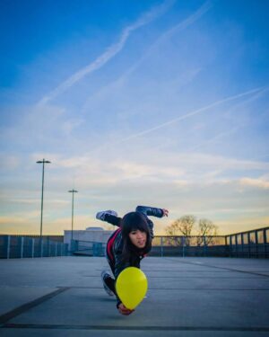Mai Thi Nguyen-Kim Instagram - 1. Hold on to the yellow balloon.
2. Don't let go.

📸 @vesoe

Dezember 2013 (es geht los mit der Alte-Bilder-Serie!)