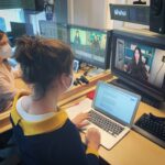 Mai Thi Nguyen-Kim Instagram – Sneak peek aus dem Schnittraum! 
Bei #maiLab schneide ich meine Videos selbst (an dem Schreibtisch, der auch oft in den Videos zu sehen ist), aber für ein besonderes Projekt zur #Klimakrise hab ich mich mit ein paar Kolleg*innen vom @WDR zusammengetan. 
Eine Sache hab ich durch die Wissenschaftskommunikation während Corona gelernt, nämlich dass es nicht reicht, nur zu sagen: “Klimaforscher sind sich einig.” Man will nachvollziehen, WARUM sie sich einig sind. Woher genau kommen die wissenschaftlichen Erkenntnisse? Und wo gehen Fachmeinungen auch auseinander? 
Genau das wollten wir in einem Beitrag fundiert und verlässlich  zusammentragen. Wir arbeiten schon seit vielen Monaten daran, wie ihr im Film auch sehen werdet. Und ich glaube, dass ihr danach einen neuen Blick auf das Thema Klimawandel haben werdet. Bei @wdrdoku findet ihr den Link zum Video – bitte schaut vorbei, wir würden uns riesig freuen, wenn die lange Arbeit auch bei möglichst vielen Menschen ankommt 🙏🍪