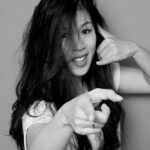 Mai Thi Nguyen-Kim Instagram - 1. "maiLab" ist ein Team. Wie sind Sie als Chefin? 2. Wie reagieren Sie, wenn Sie im Internet angegriffen werden? 3. Wenn Sie das Virus mit einem Körperausdruck beschreiben müssten? Aus SAGEN SIE JETZT NICHTS vom @szmagazin - alle 10 Fragen findet ihr unter dem Link im Profil! 📸 ©Tibor Bozi für Süddeutsche Zeitung Magazin #ssjn #tiborbozi #maiLab