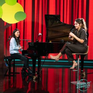 Mai Thi Nguyen-Kim Instagram - Ich war in der Carolin Kebekus Show! Wir haben über Astrophysik, Beyoncé und Impfen gesprochen, zusammen musiziert und ganz am Ende gibt es noch eine Überraschung mit @silky.zigzag
😉
Die Sendung ist jetzt schon in der @ardmediathek oder um 23:05 im @ard Fernsehen 📺
#DCKS

📸 Foto von @steif
