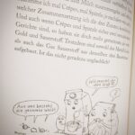 Mai Thi Nguyen-Kim Instagram - 1. Kugelupdate! 🐳 2-5. Ich war gestern in Leipzig und habe die wundervolle claire Lenkova getroffen. @clairelenkova hat die Illustrationen für mein Buch #KomischAllesChemisch gemacht. Wir haben zwar so oft telefoniert, aber wir hatten uns bisher noch nie persönlich getroffen. Und sie hat mir unter anderem zwei Original-Bleistift-Zeichnungen aus meinem Buch geschenkt. ❤️❤️❤️ Die sind sooo cool. Danke, liebe claire! 💐 Die bekommen zu Hause einen Ehrenplatz! Und falls ihr noch ein Weihnachtsgeschenk sucht, #werbung: denkt an mein Buch 🤓