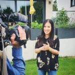 Mai Thi Nguyen-Kim Instagram – “Wir wollen anlässlich des Deutschen Fernsehpreises ein kurzes Interview mit dir führen.” – Aber was soll ich denn zum Deutschen Fernsehpreis sagen? 🤔 dachte ich… Turns out, ich habe den Förderpreis der Jury gewonnen 🤯
Das war mal ne Überraschung 😄🎉
Danke, liebe Jury, ich freue mich wahnsinnig ❤️