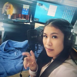 Mai Thi Nguyen-Kim Instagram - Ich weiß nicht genau, was ich da mit meiner Hand sagen will, aber das auf dem Bildschirm ist die wundergute @bettinarust, die mich zur #hörbarrust eingeladen hat. (Handtuch & Kissen auf dem Schreibtisch dienen der Tonqualität 😂) 
Für alle, die den Podcast Hörbar Rust nicht kennen: Der Gast bringt eine Playlist von 8 Songs mit, die eine besondere persönliche Bedeutung haben - unten findet ihr meine. Um herauszufinden, warum ich diese Lieder ausgewählt habe, müsst ihr wohl oder übel den Podcast hören 🤓🎧 (einfach "Hörbar Rust" googeln)

Und pssst: Es gibt sogar 3x mein neues Buch "Die kleinste gemeinsame Wirklichkeit" zu gewinnen, also genau hinhören 👂

Clint Eastwood - Gorillaz 

Last Train Home - Lost Prophets 

Pfeffer - Mia Diekow @mia_diekow

Kids - MGMT

Superstar - Lupe Fiasco

FML - K.Flay 

Let's just call it fate - Asaf Avidan

In my life - Beatles