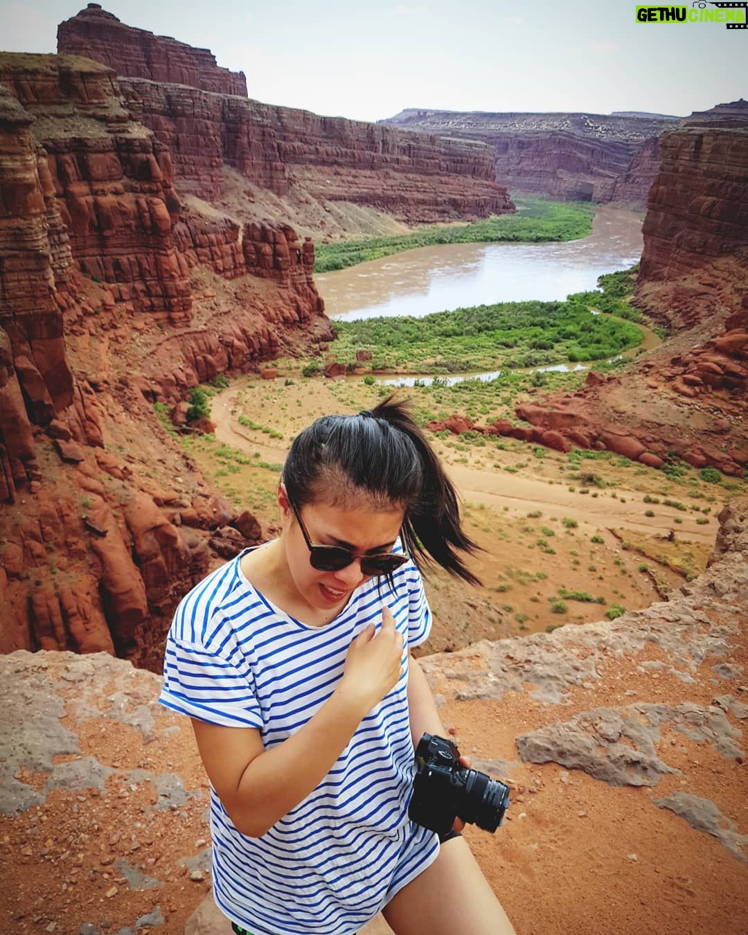 Mai Thi Nguyen-Kim Instagram - Eigentlich wollte ich schön lächeln und posieren, aber ich wurde Opfer einer aggressiven Mückenattacke 😄