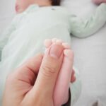Mai Thi Nguyen-Kim Instagram – Freunde der Sonne! Ich bin zurück aus der Babypause, die wie ein Wimpernschlag vergangen ist. Unser kleines Freundchen der Sonne ist gesund, unerträglich süß und inzwischen schon 11 Wochen alt. 
Und in was für eine unwirkliche Zeit dieses kleine Menschlein hineingeboren wurde. Ich hoffe, ihr seid gesund und kommt einigermaßen mit dem Lockdown klar. 
Wir mussten bei #maiLab einfach mit einem Video zur Coronakrise starten. Es gibt bei der Frage “Wie lange noch?” nämlich ein paar Punkte, über die zu wenig diskutiert wird. 
Link in der Beschreibung, Tee wird empfohlen. 🍵
