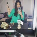 Mai Thi Nguyen-Kim Instagram - Ich freue mich natürlich über jede Wertschätzung meiner Arbeit auf YouTube, aber v.a. die Alten Medien erwähnen dabei immer wieder, dass ich *keine* Schminkvideos mache. Nicht dass Leute noch enttäuscht werden, wenn sie bei maiLab nach meinem Everyday Makeup Look suchen, der irgendwo zwischen den Wissenschaftsvideos versteckt sein muss, bin ja schließlich ne Frau. Und ganz nebenbei beleidigt man natürlich auch noch die gesamte YouTube-Beauty-Community, wenn man die Abgrenzung "Sie macht keine Schminkvideos" als positiv darstellt. Übrigens wäre ich ohne Makeup-Tutorials echt aufgeschmissen. Maske selbst machen wegen Corona? Kein Problem, I got this 💁🏻‍♀️ Danke, liebe Beauty-YouTuber*innen ❤️