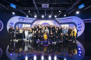Mai Thi Nguyen-Kim Instagram - Sehr glücklich und stolz über die 4. Staffel MAITHINK X, vor allem über das chemisch-schöne Staffelfinale gestern 👩🏻‍🔬
Danke an das gesamte Team, ihr seid einfach die Besten & Danke Freunde der Sonne für das viele Einschalten/Streamen, wirklich Hammer ❤️🚀

Ich liege gerade seitlich auf der Couch und fühle mich wie ein gestrandeter, aber sehr glücklicher und dankbarer Wal 🐳👋

Und vergesst nie: pH = pKs   lg(c(A-)/c(HA))

#AllesIstChemie #maithinkX #NeverForgetHendersonHasselbalch

📸 @benknabe 
🎵 @sirpryce