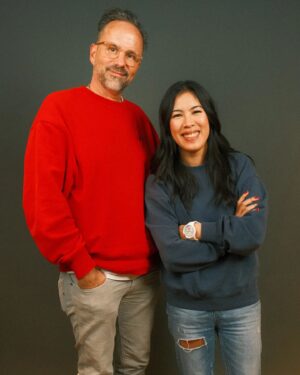 Mai Thi Nguyen-Kim Instagram - Heute passiert zu viel auf einmal: 1) Der Feelings Podcast mit @kurt_kroemer_berlin ist online und Kurt ist jetzt Moleküle-Ultra
2) Happy π-Day! ⭕️
3) Und so ganz nebenbei: Es ist offizieller Launch-Day von BiBiBiber hat da mal 'ne Frage 🦫 waaaaahhhhhhhhh @mariemeimberg !!!
Hab ich noch was vergessen?
