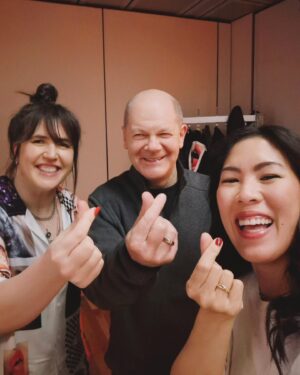 Mai Thi Nguyen-Kim Instagram - Liebe geht raus 🫰

Heute 22:00 3nach9 mit BiBiBiber 📺
