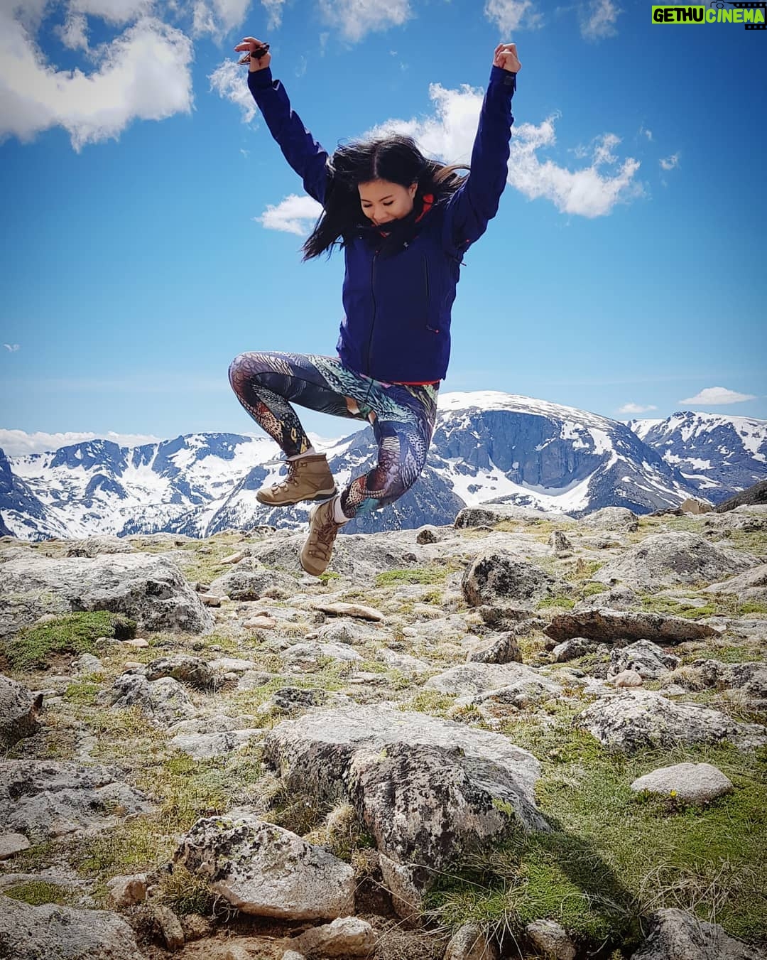 Mai Thi Nguyen-Kim Instagram - Freunde der Sonne, seht es mir nach, dass #maiLab die nächsten Wochen etwas unregelmäßig kommt - ich muss ein wenig durch die Rocky Mountains springen 🐸