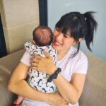 Mai Thi Nguyen-Kim Instagram - Baby Nr. 2 ist da! Seit 9 Wochen haben wir neue Füße im Haus und wenn man genau hinschaut, hängt da ein ganzer kleiner Mensch dran. 10/10 would recommend