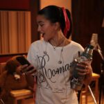 Maia Reficco Instagram - @merygranados nos regaló el regalo más lindo d todos y pudimos cantar su cancion tan hermosa entre las 3 @camilu 😭❤️ ya esta ‘harta (live session)’ disponible en dnd t guste escuchar musica o ver vídeos!!!! lo q quieras!!!!!