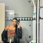 Maia Reficco Instagram - con cara d cansada y frutillas en las rodillas de caerme del maldito monopatin ese pero sobretodo contenta!!!!!!!!!