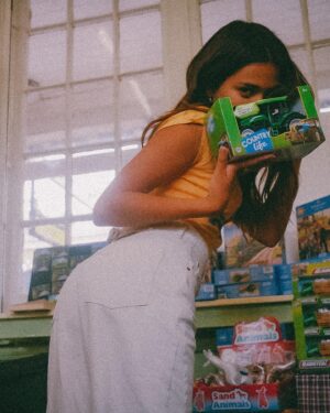 Maia Reficco Instagram - galletitas y jugueterías en pleno rodaje <3