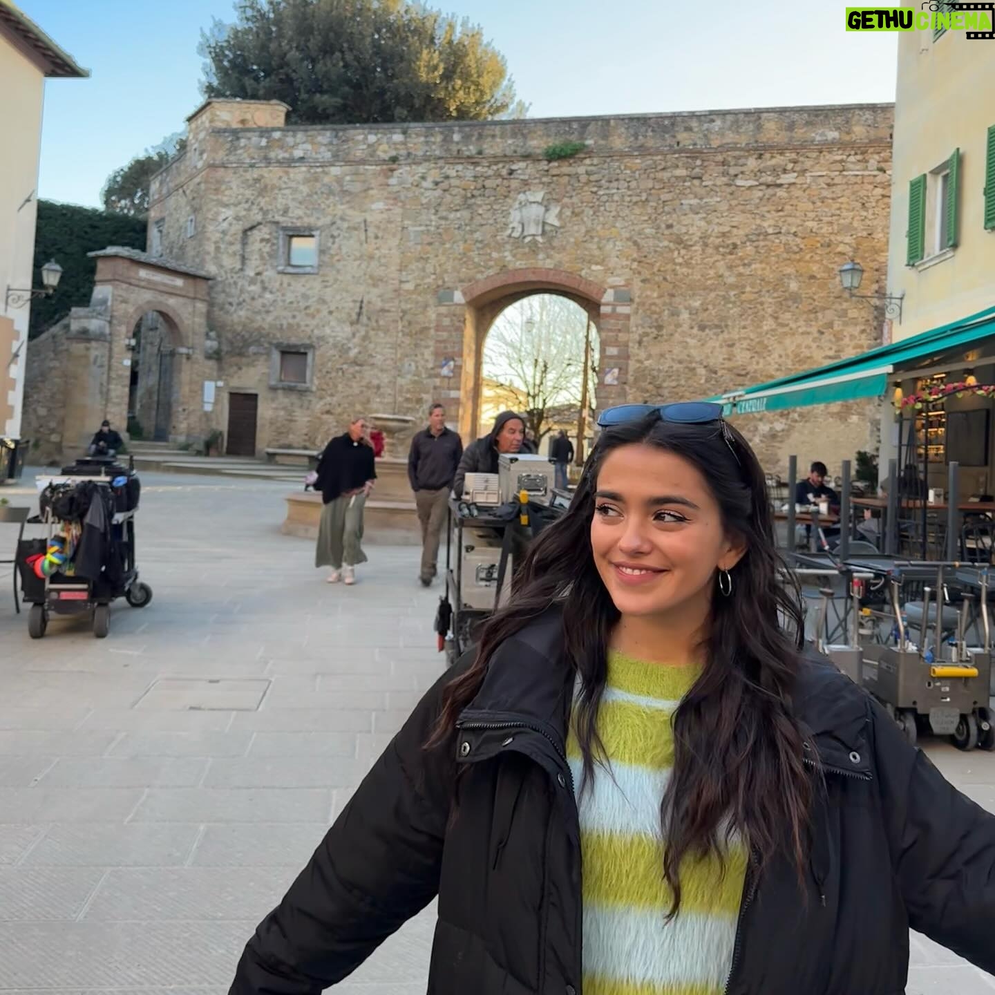 Maia Reficco Instagram - con cara d cansada y frutillas en las rodillas de caerme del maldito monopatin ese pero sobretodo contenta!!!!!!!!!
