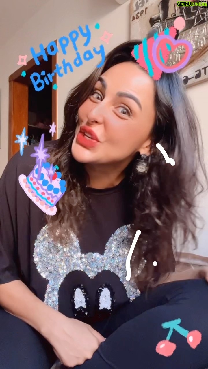 Mais Hamdan - 2.5K Likes - @mimitta_official هابي بازي تو يو اكل الناس اللي عيد ميلادهم النهارده 🎁🥂🎉
#ميس_حمدان #mimitta #maishamdan