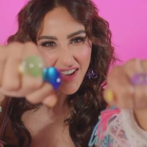 Mais Hamdan Instagram - جه من نفسه ..شيك و مهندم في نفسه 💃🔥 يلا غنوا و ارقصو على اغنيتي #شيك_ومهندم حتلاقوها على قناتي في اليوتيوب ..اللينك في البيو فوق 👆

Director @griezmann.director 
Choreographer @theactbyads @wanderwithmay 
Lyrics / composer @azizelshaf3i 
Arranged @yacoubyano 
Produced by @fahad_elfayezz 
Glam @hebamaagdy_ 
Hair @karimaboelsaoud1
Studio @maher_salah_official