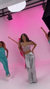 Mais Hamdan Instagram - كواليس اغنيه #شيك_ومهندم …اسمعو الاغنيه على قناتي اليوتيوب اللينك في البيو Choreography @wanderwithmay @theactbyads #ميس_حمدان #شيك_ومهندم #mimitta #maishamdan