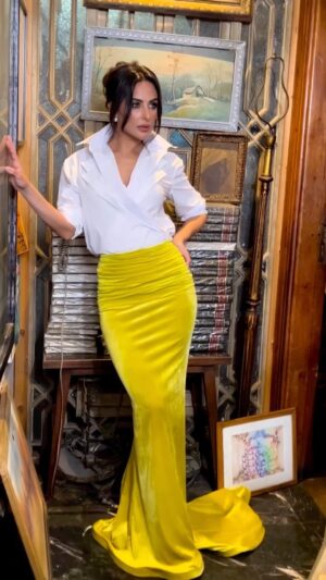 Mais Hamdan Instagram - I know my value 🫵
Videographer @amir_ashraf_official_ 
Outfit @samahmahrancouture 
Photographer @mohamedelkeshky_
Makeup @hebamaagdy_ 
Hair @karimaboelsaoud1
Location @antiquekhana Zamalik
Styling @maishamdanoff