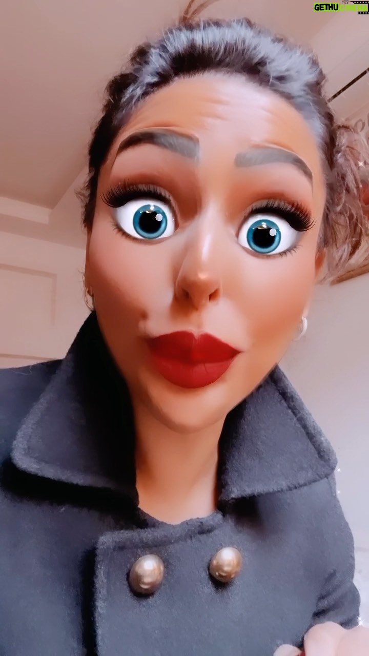 Mais Hamdan - 2.9K Likes - Order my red lipstick from 👉 www.dhfabulous.com @dhfabulous
#maishamdan #mimitta #ميس_حمدان #النسر #makeup #lipstick