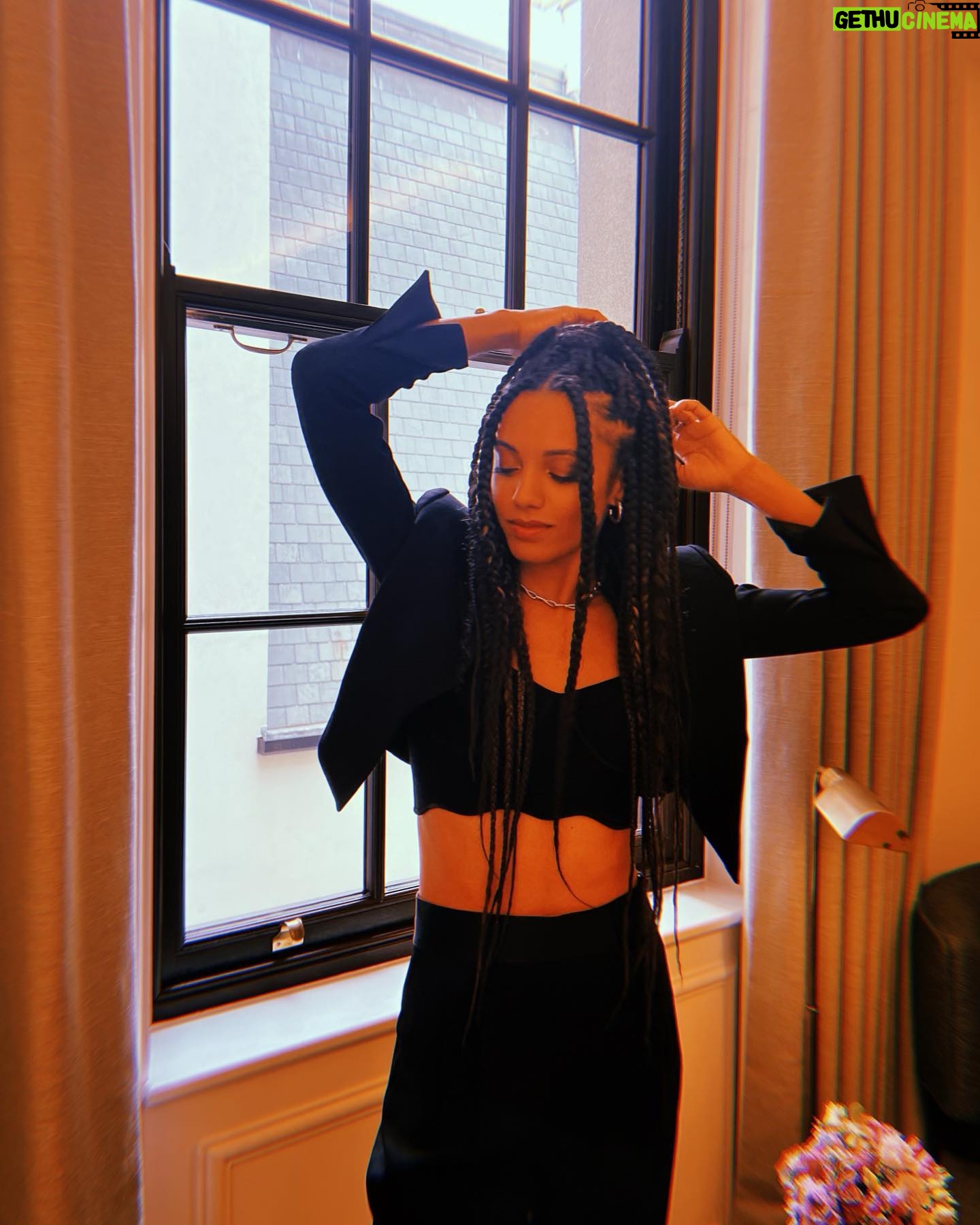 Maisie Richardson-Sellers Instagram - 🇬🇧🎬