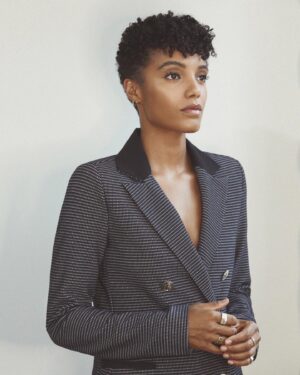 Maisie Richardson-Sellers Instagram - Thank you for a beautiful night @armanibeauty 
📷 by the incredible @luciaomc 
💄@adamdecruz 🌹