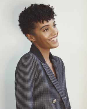 Maisie Richardson-Sellers Instagram - Thank you for a beautiful night @armanibeauty 
📷 by the incredible @luciaomc 
💄@adamdecruz 🌹