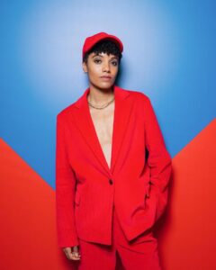 Maisie Richardson-Sellers Instagram - A dreamy Parisian evening at the races with @longchamp 🐎 didn’t win, guess that means I’ll have to come back..? 😏#LongchampAtTheRaces #ad