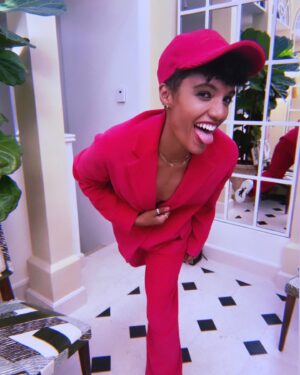 Maisie Richardson-Sellers Instagram - A dreamy Parisian evening at the races with @longchamp 🐎 didn’t win, guess that means I’ll have to come back..? 😏#LongchampAtTheRaces #ad