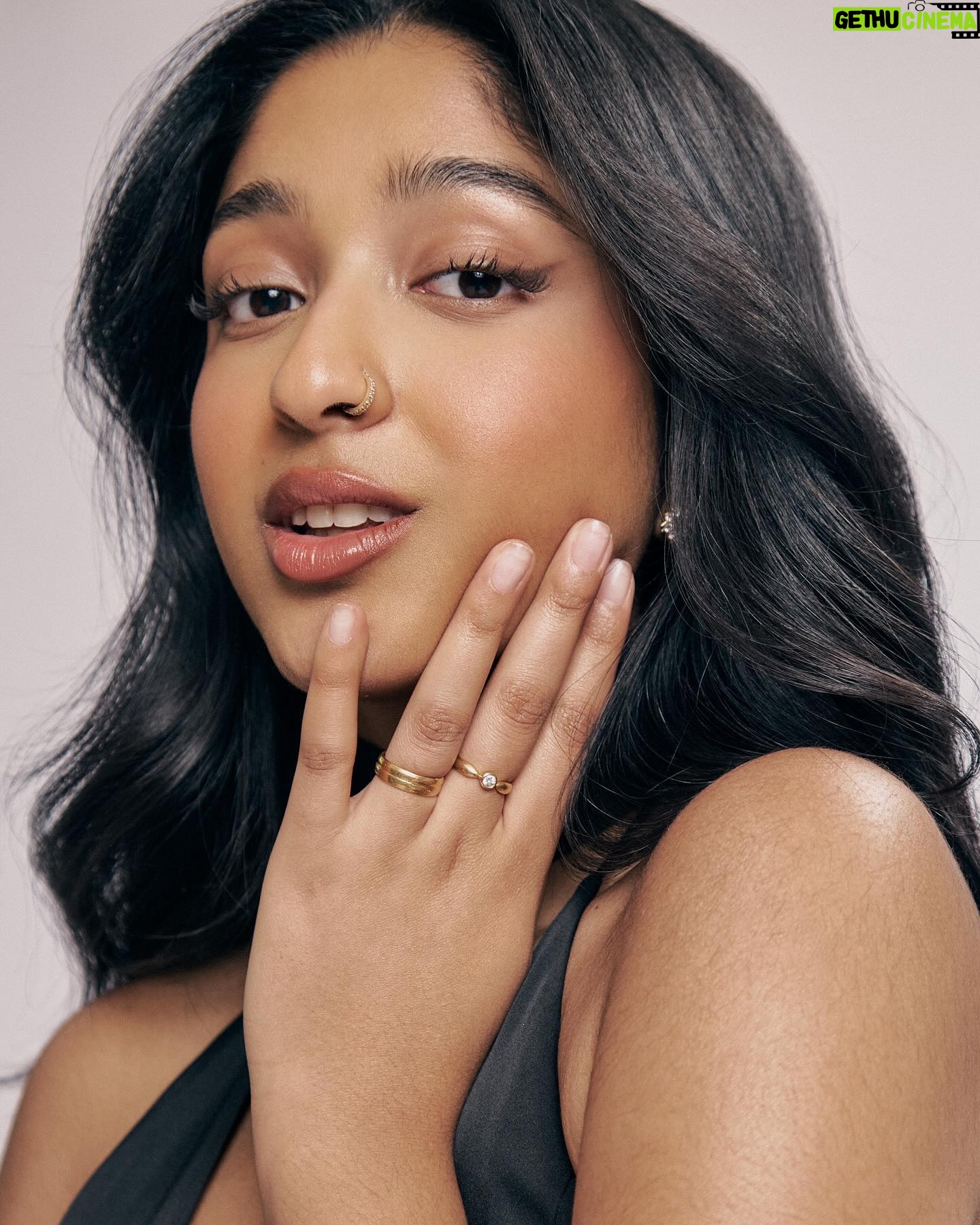 Maitreyi Ramakrishnan Instagram - “I am so excited about this dream partnership with Lancôme, a brand that I truly love. With Lancôme, I have been able to explore myself through the world of makeup while diving deeper into my own inner confidence. Already, we have created some amazing work together and this is only the beginning!” - Maitreyi Ramakrishnan. Staying true to herself and her beliefs, @maitreyiramakrishnan, known for her breakthrough role as Devi Vishwakumar in the series “Never Have I Ever”, has captured the hearts of a global audience. Named in Forbes 30 under 30 in 2024, Lancôme is proud to announce her appointment as a Brand Ambassador for Canada. The talented actress, known for her natural wit and candid self-expression, values uniqueness and finds beauty in everything, resonating with Lancôme’s vision for beauty. Welcome Maitreyi! #Lancome #LancomeCanada #LancomexMaitreyi #MaitreyiRamakrishnan Photographer: @jjjorian Editing and retouching: @sloanie___g Makeup artist: @juliavng Hair: @priyakumarihmua