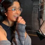 Maitreyi Ramakrishnan Instagram – but can she even sing tho?? idk but this has been in my camera roll for over a month now, so hope y’all enjoy. shoutout to my teacher who’s always pushing me to challenge myself and surprise myself🫶🏽💗✨

🎶 Make You Feel My Love by Bob Dylan (not Adele, she covered his song. ✨the more you know✨)