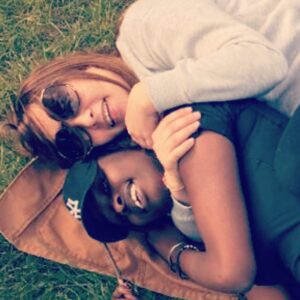 Majdouline Idrissi Instagram - Joyeux anniversaire my sister jiska 💓💓💓🌸tu me manques @jiscakalvanda vous me manquez tous et vos problèmes aussi (lao siam, bagarre,police😂)heureusement que vous étiez là ☺️😢@oulayaamamra @mehdimeklat  @souleymanejsylla @samir_decazza @sayyidalami @badrwhodean je vous aime 💗💗💗💗💗💗
-
-
-
-
#amitié#family#actor#cinema#lamisere#paris#casablanca