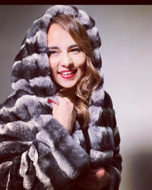 Majdouline Idrissi Instagram - @luxury_fur_worldwide 💎
@kaltoumelanbari_makeupartist