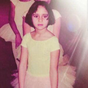 Majdouline Idrissi Instagram - Lake Swan 🦢 Tête d'ange, regard déterminé, artiste depuis l'enfance 🧚‍♀️
Je me demande si les cheveux courts m'iraient aujourd'hui, vous en pensez quoi ?
-
-
-
-
#cute#angel#dance#artist#ballerina#love#soul#talent#fun#throwback#maroc#morocco