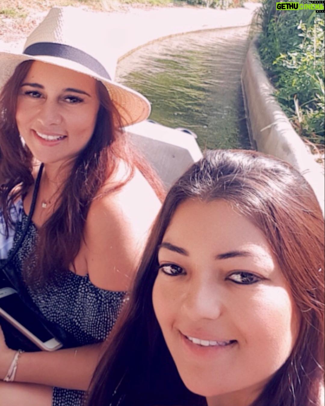 Majdouline Idrissi Instagram - Les petits ruisseaux font les grandes rivières 💕💕🦋🦋 @ghizlainealaoui #summertime#besties#qualitytime#havinfun#freindshipgoal#chilling#loveher