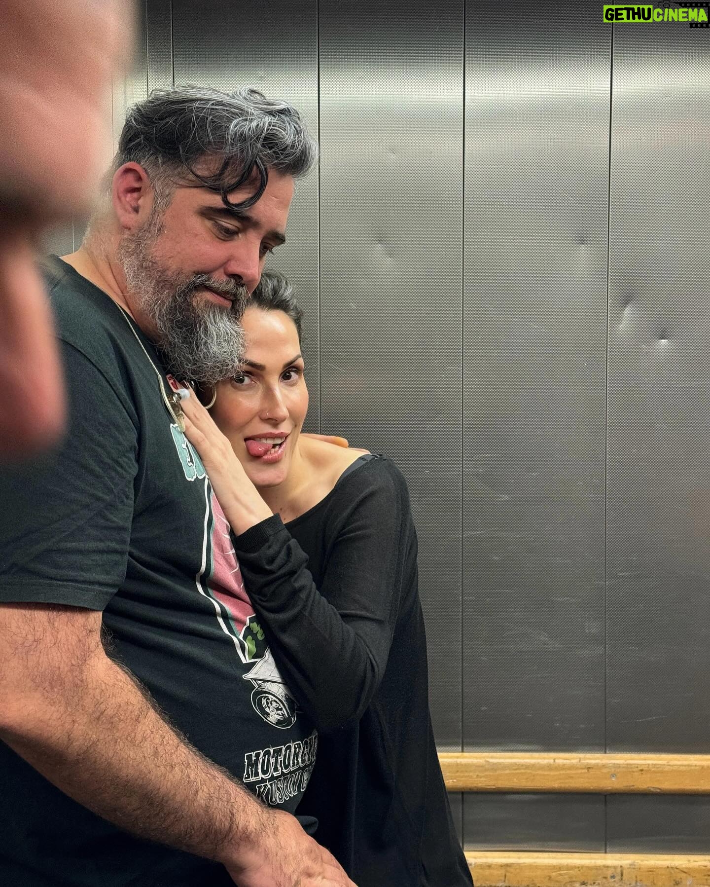 Malú Instagram - Valencia vaya dos noches increíbles!!!Siempre sabes hacerme feliz y es q lo nuestro siempre ha sido conexión 🤟🏻🤟🏻🤟🏻