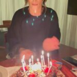 Malú Instagram – Mi deseo ha sido seguir y disfrutando la vida, mi gente, mi familia, la música… Gracias por tantos mensajes y tanto cariño! Cumplo 42 años feliz, en un escenario y con mi familia y amigos , con salud… No se puede pedir más… Vamos a por la vida mi gente! 🤟🏼❤️