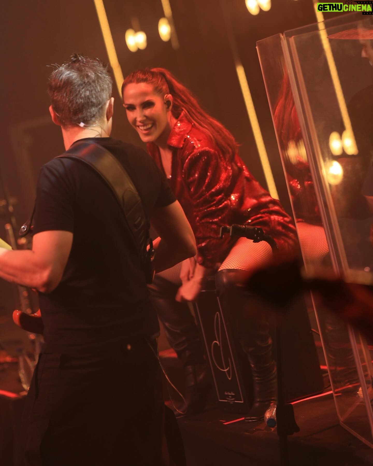 Malú Instagram - Valencia vaya dos noches increíbles!!!Siempre sabes hacerme feliz y es q lo nuestro siempre ha sido conexión 🤟🏻🤟🏻🤟🏻