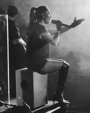 Malú Instagram - Benidorm!!!!! Q gran nocheeeeeee!!!
Gracias por acompañarnos en esta gira tan bonita y especial… Sigamos celebrando juntos!!!! Ganas de más!!!! 🤟🏼🤟🏼🤟🏼