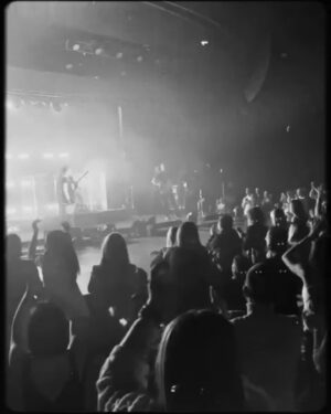 Malú Instagram - Benidorm!!!!! Q gran nocheeeeeee!!!
Gracias por acompañarnos en esta gira tan bonita y especial… Sigamos celebrando juntos!!!! Ganas de más!!!! 🤟🏼🤟🏼🤟🏼